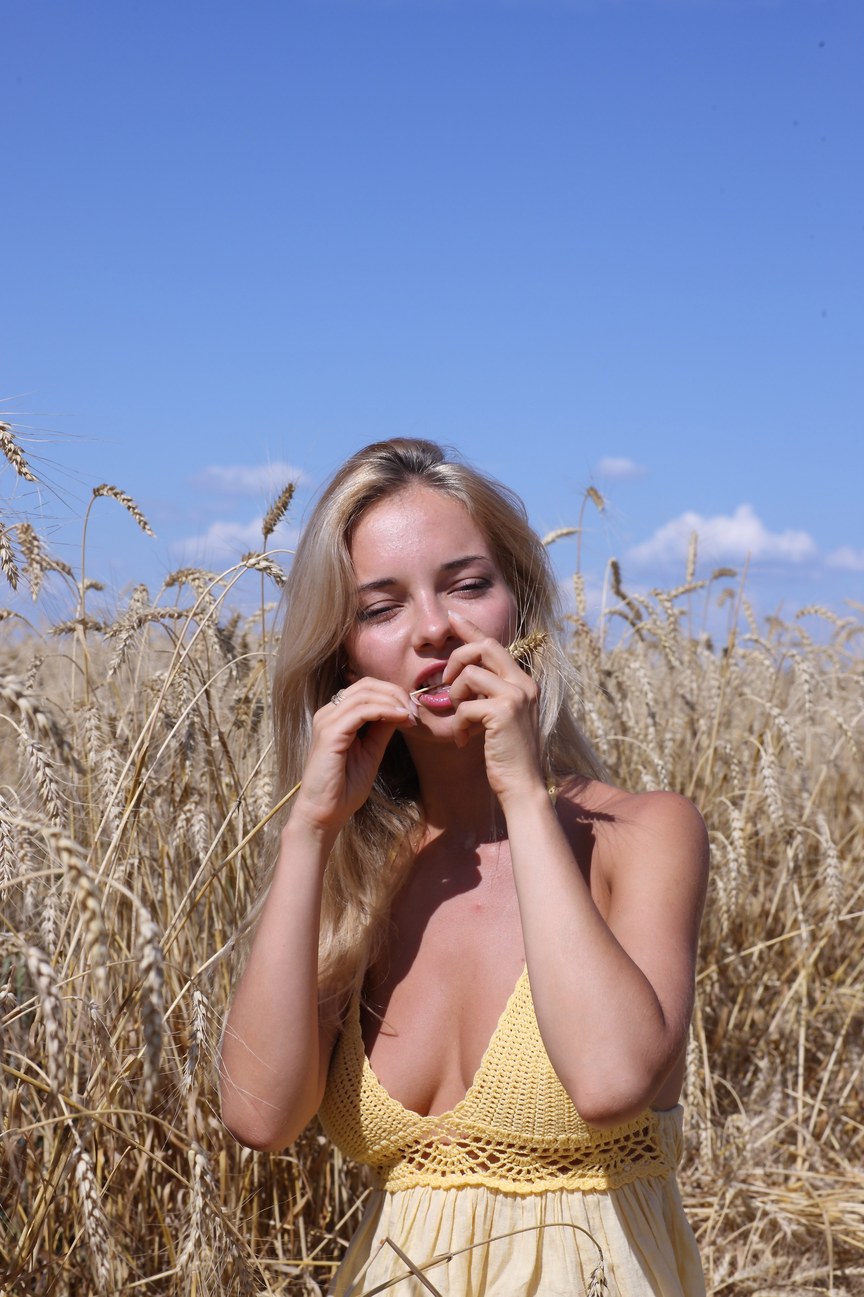 Adriana - Set 4 photo 13