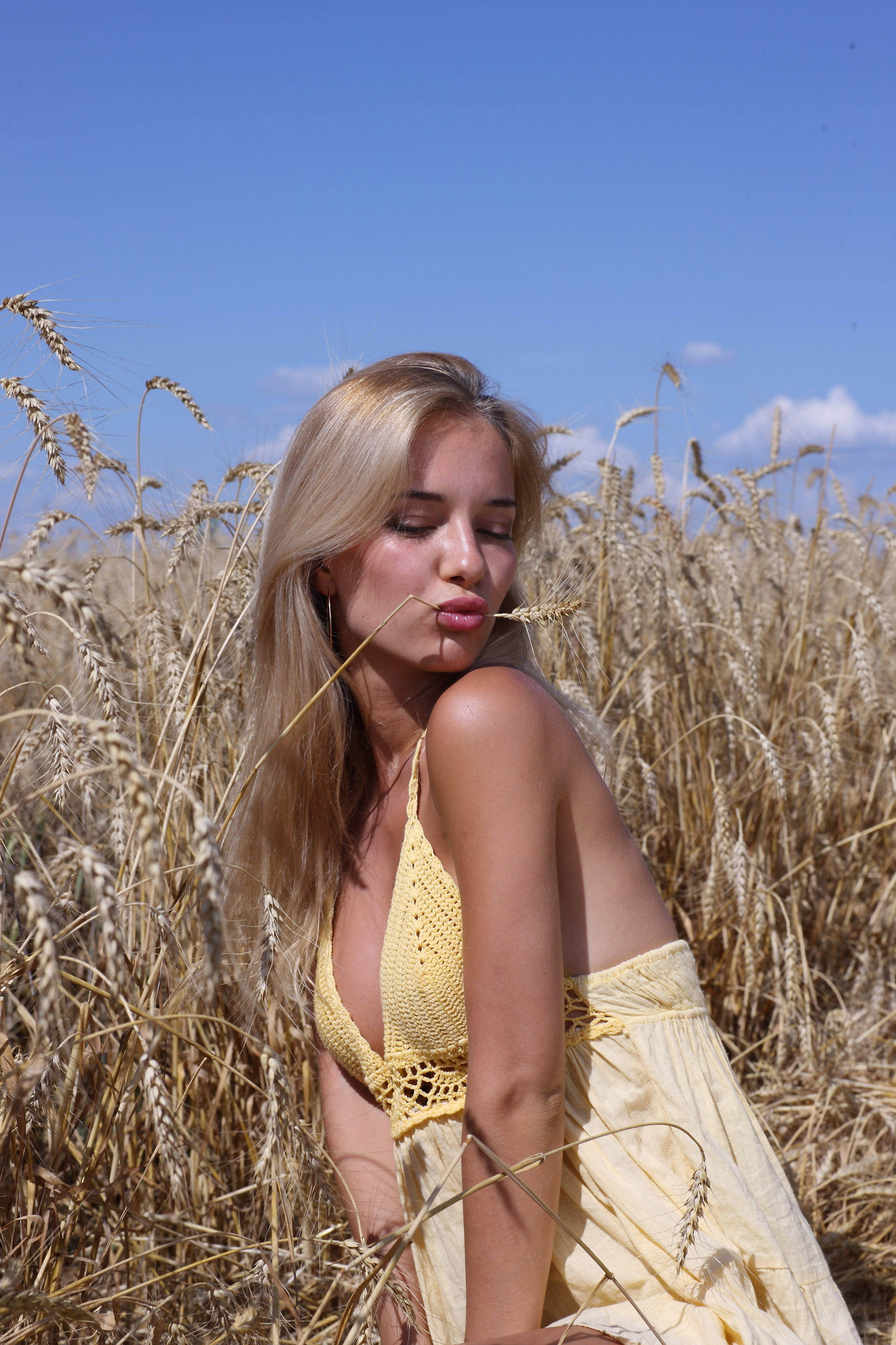 Adriana - Set 4 photo 15